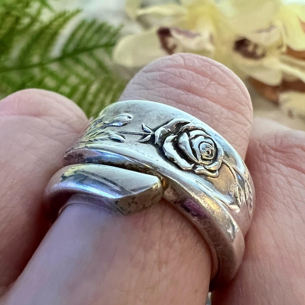 Vintage Silver Wrap Ring with Rose Embossed design. Morning Rose about 7-7.25 - Picture 8 of 17